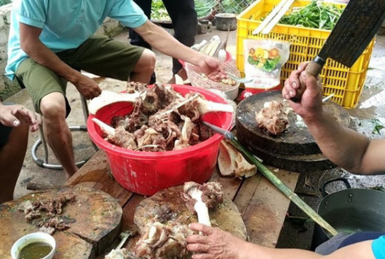 42-người-nhập-viện_mổ-trâu