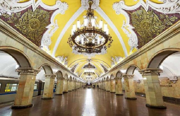 Chiêm ngưỡng 9 ga tàu điện ngầm đẹp nhất thế giới: Lộng lẫy không thua gì bảo tàng nghệ thuật  - Ảnh 1.