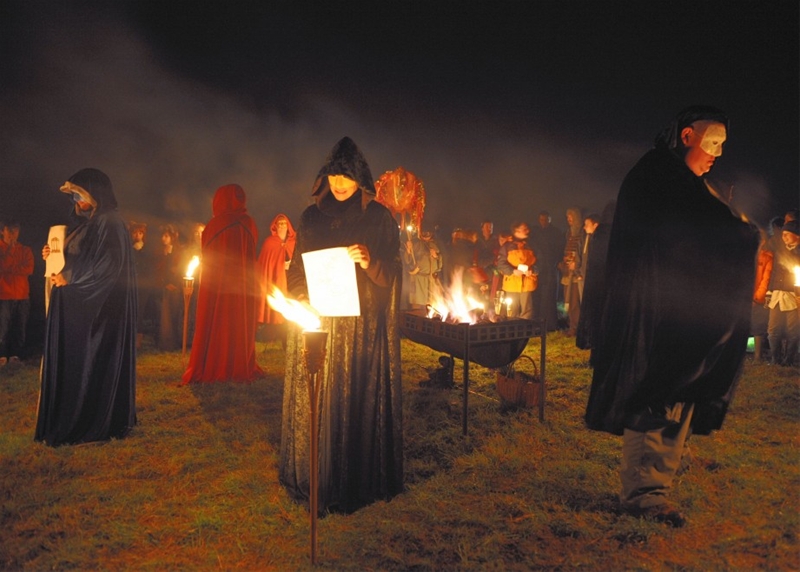 7 phong tục kỳ lạ trong lễ hội ma quỷ Halloween không phải ai cũng biết - phunuduongthoi.vn 5