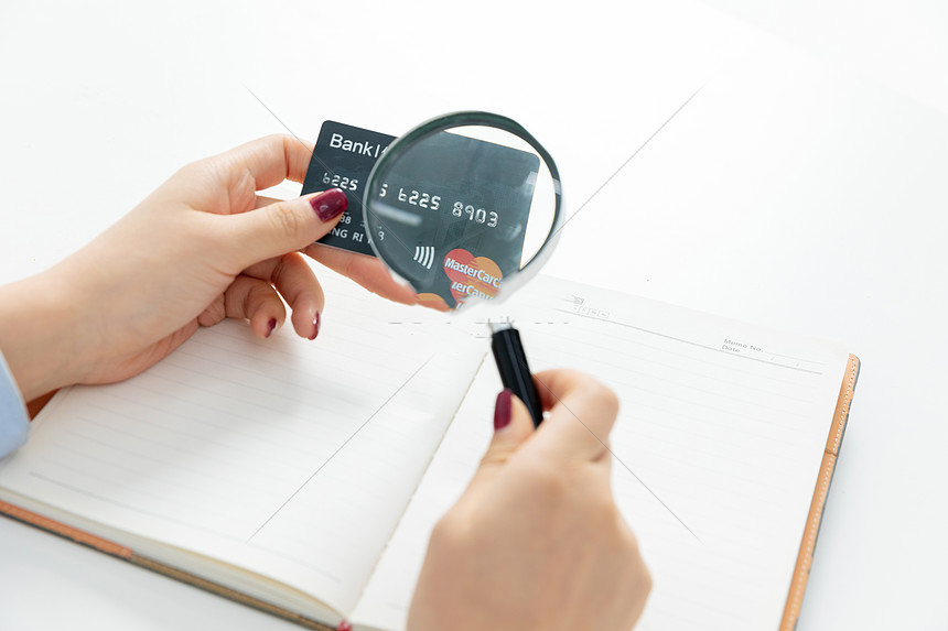 Cảnh giác thẻ tín dụng giả: Những thông tin quan trọng cần nắm vững và cách phân biệt nhanh chỉ trong vài dấu hiệu đơn giản - Ảnh 3.