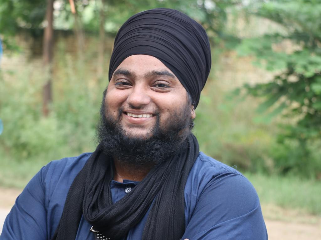 Bây giờ Kaur thấy hài lòng với bộ râu của mình