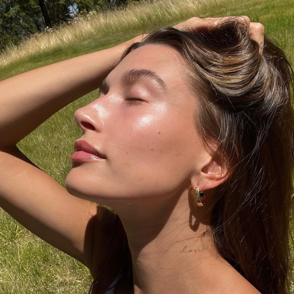 Chăm sóc da khỏe như Hailey Bieber