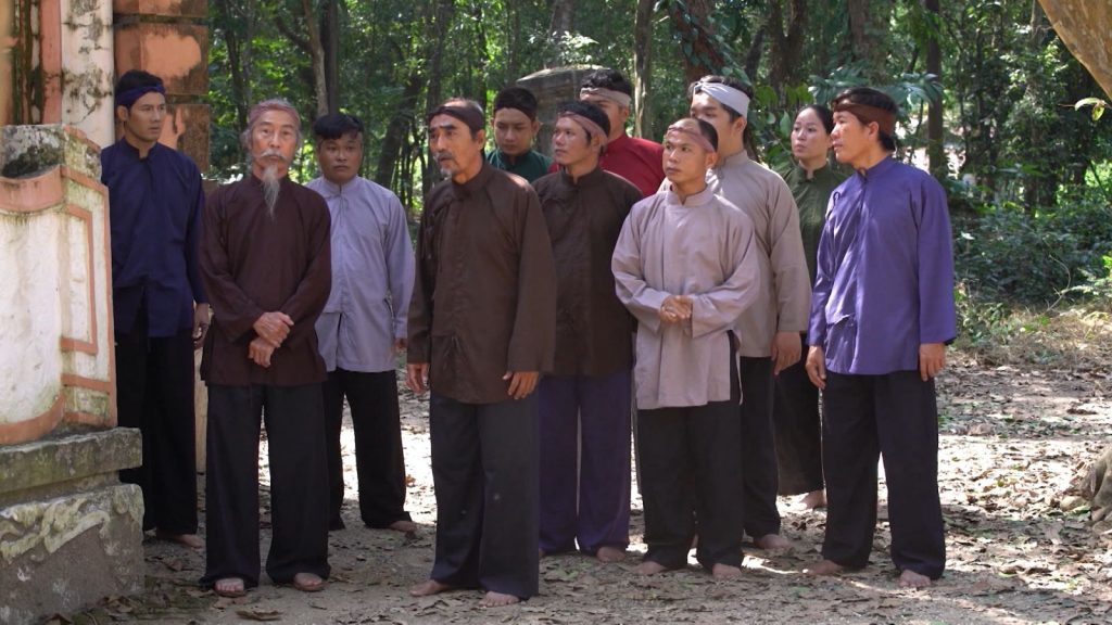 Bà con trong làng xôn xao vì sự mất tích của 4 chàng trai