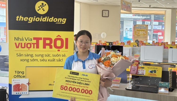 the-gioi-di-dong-vinh-danh-thanh-tich-cua-thu-khoa-bang-hoc-bong-50-trieu-tang-ca-laptop-ai-cuc-thiet-thuc-2