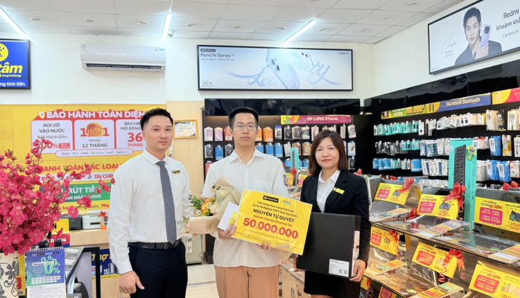 the-gioi-di-dong-vinh-danh-thanh-tich-cua-thu-khoa-bang-hoc-bong-50-trieu-tang-ca-laptop-ai-cuc-thiet-thuc-4