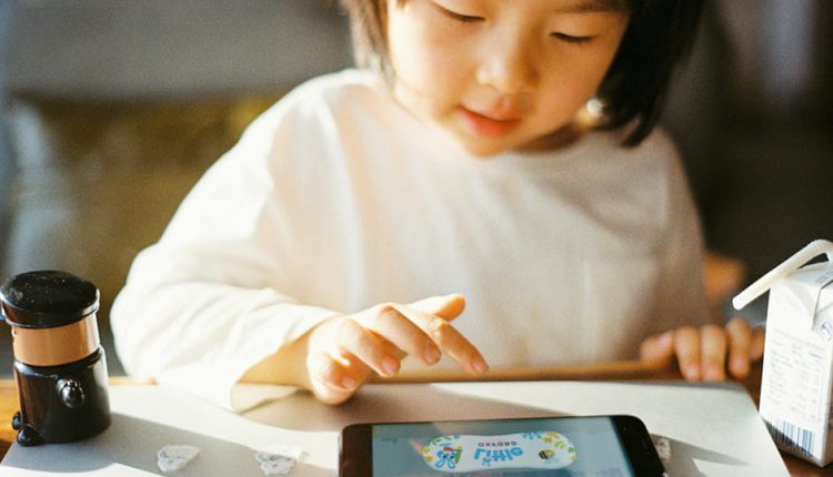 tre-duoi-13-tuoi-khong-nen-tiep-xuc-voi-smartphone-chuyen-gia-canh-bao-2