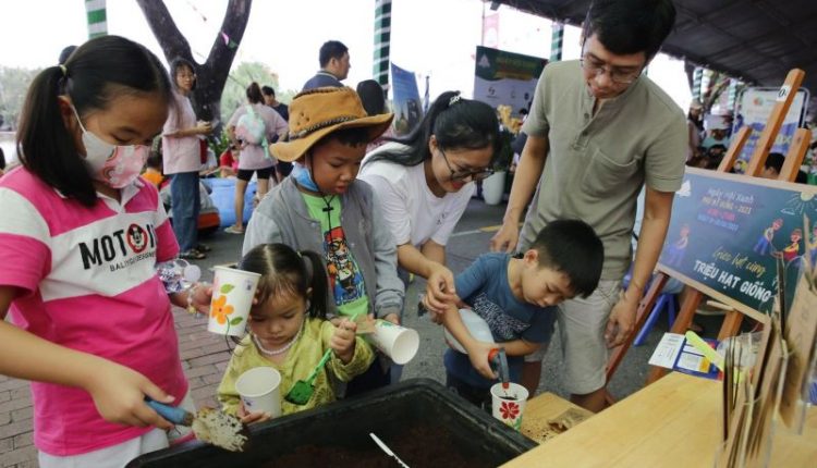 ngay-hoi-song-xanh-phu-my-hung-voi-cau-chuyen-hoa-va-rac-2