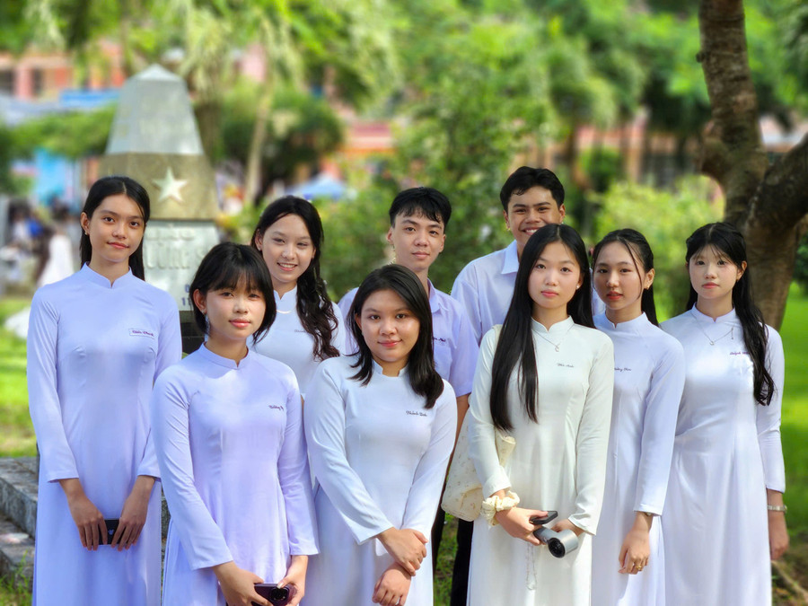 Học sinh lớp 10 Trường THPT Cần Giuộc (Tây Ninh) trong lễ khai giảng năm học 2025 - 2026.